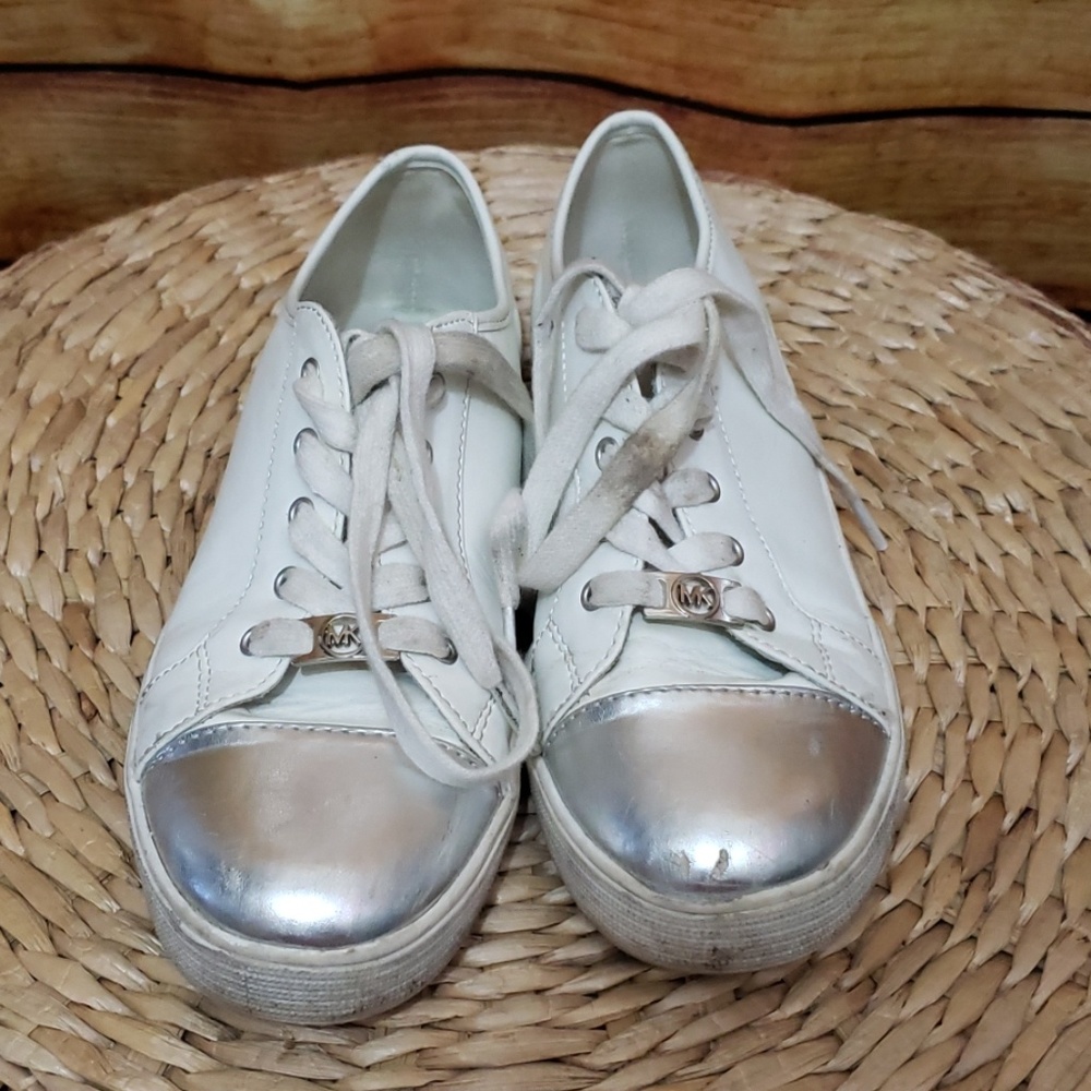 Michael Kors white shoe size  us4